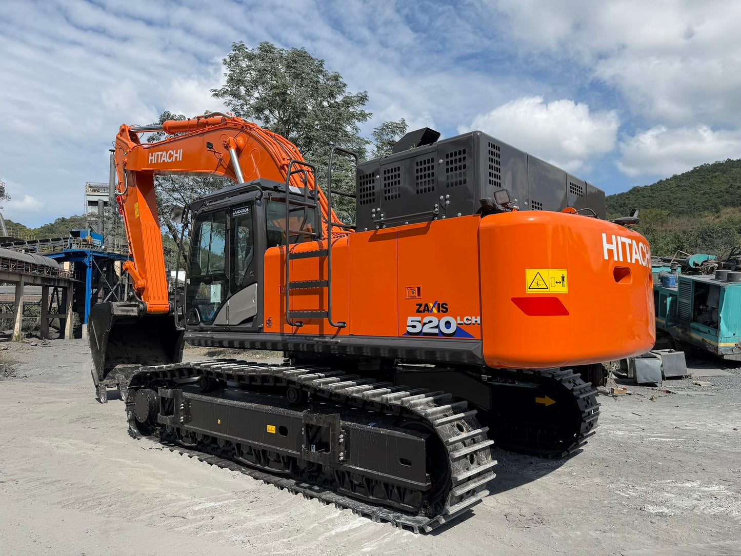 USED HITACHI ZX520LCH-6A
