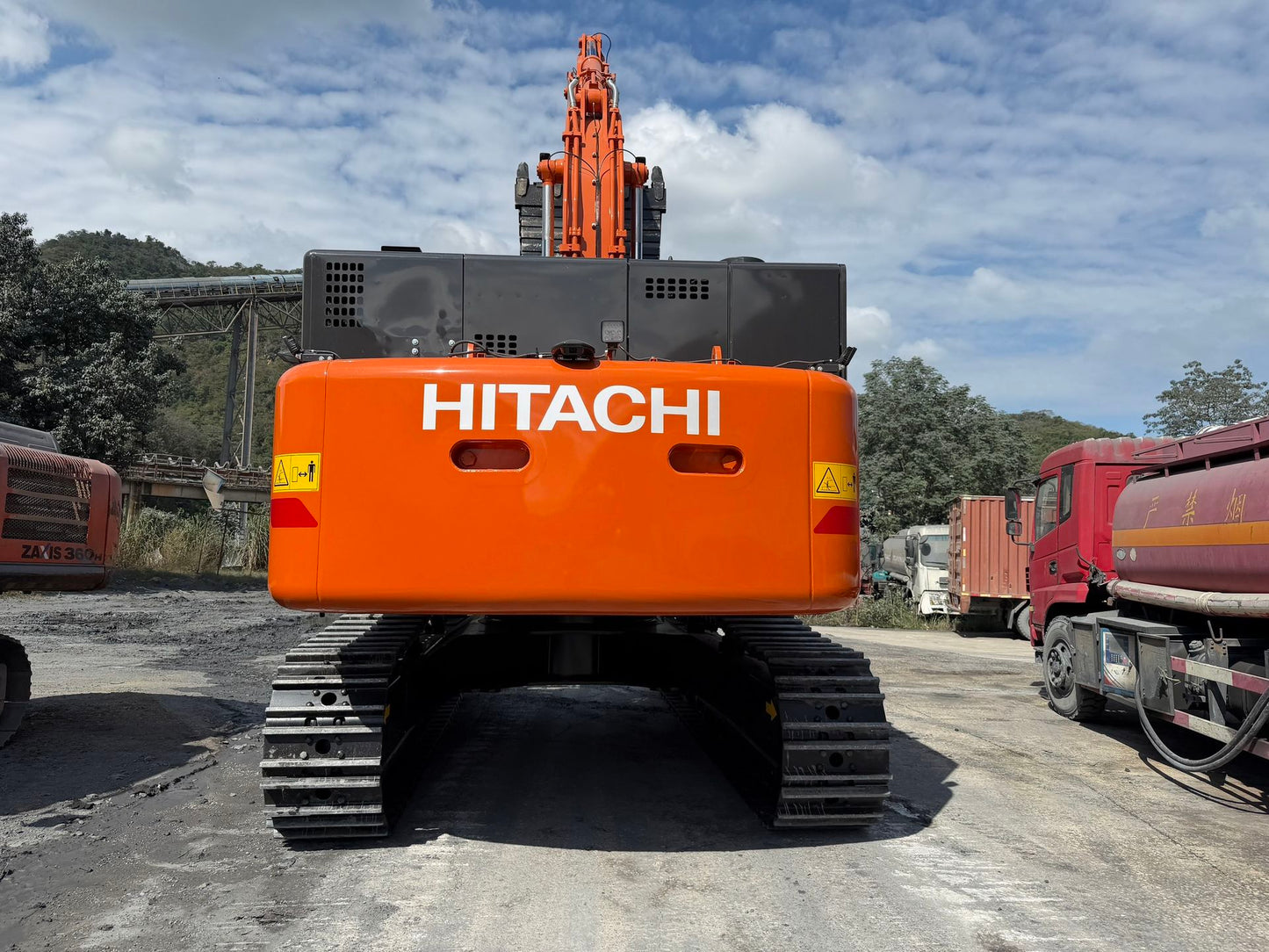 USED HITACHI ZX520LCH-6A