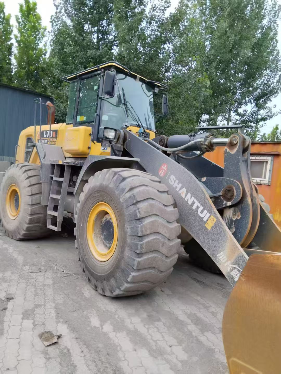 USED SHANTUI L70G