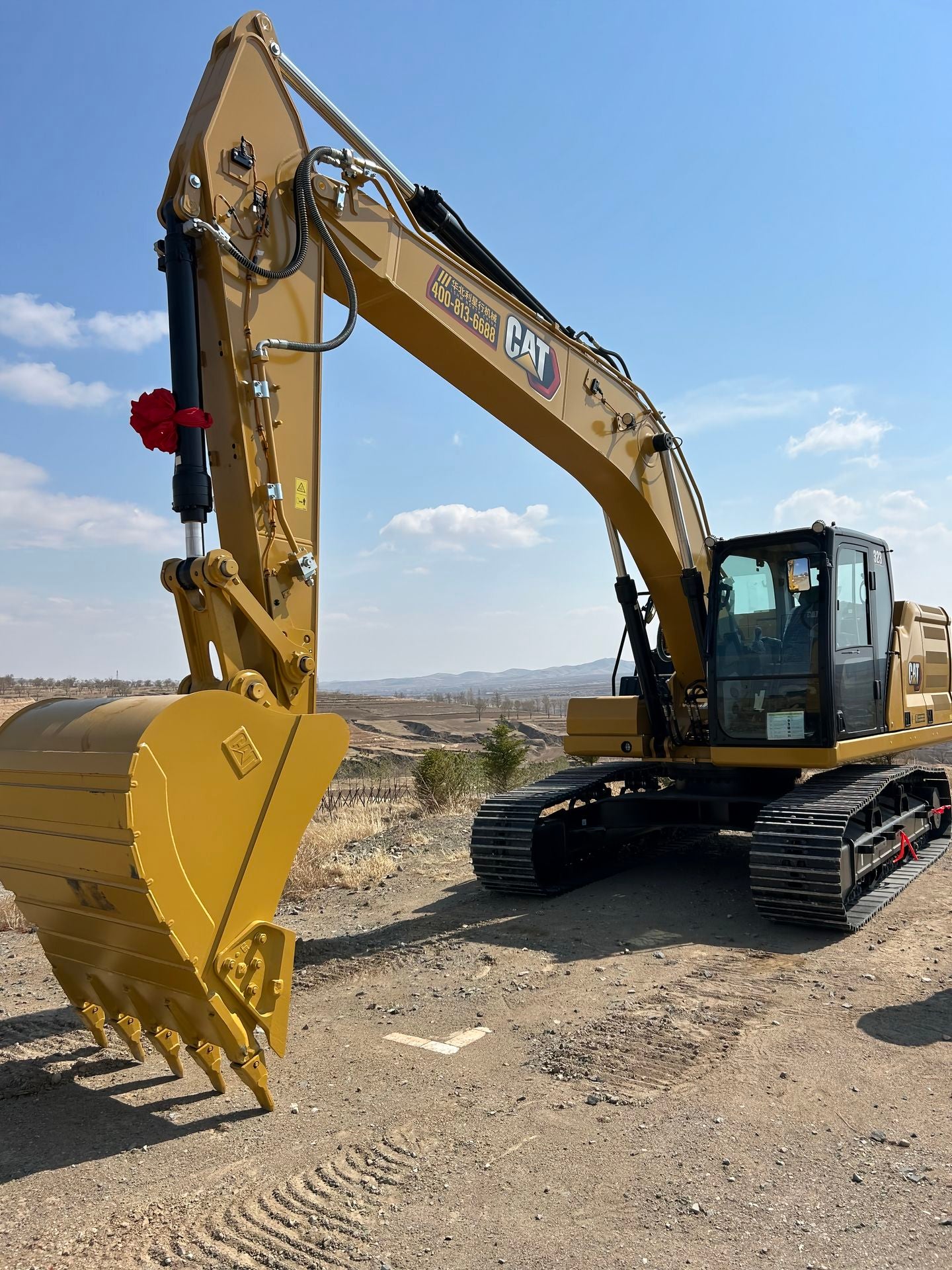 New Caterpillar 323 Excavator for Sale detail view