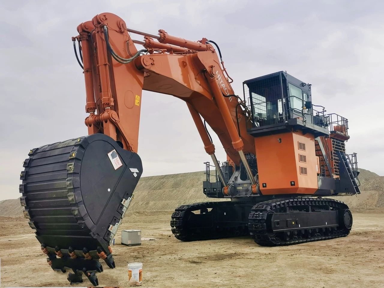 USED HITACHI EX1900-6