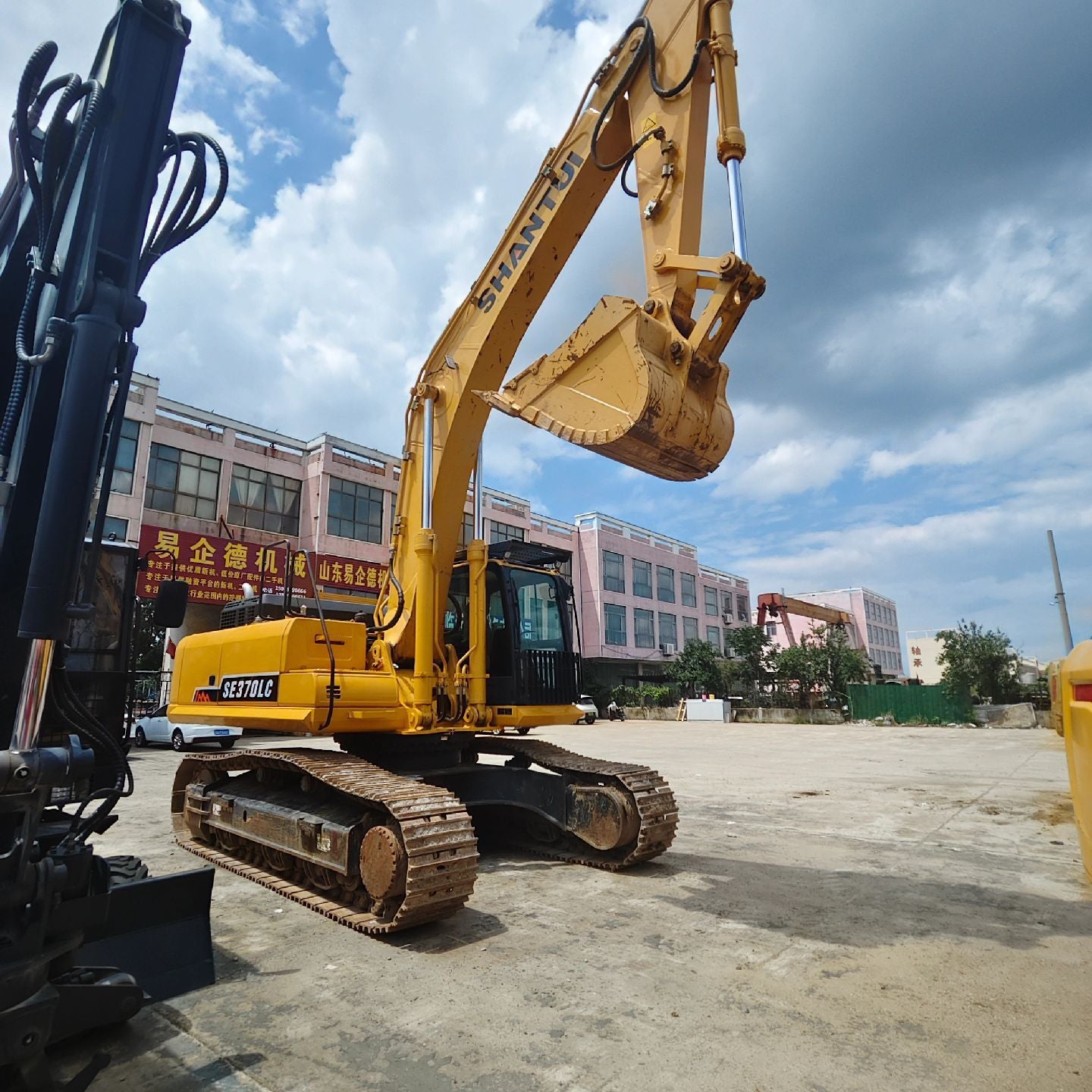 USED SHANTUI SE370LC-9