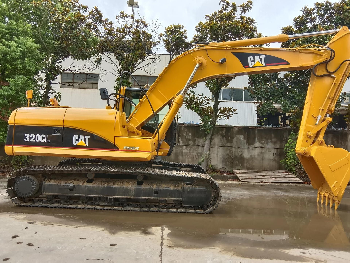 Used Caterpillar 320CL Excavator for Sale rear side view