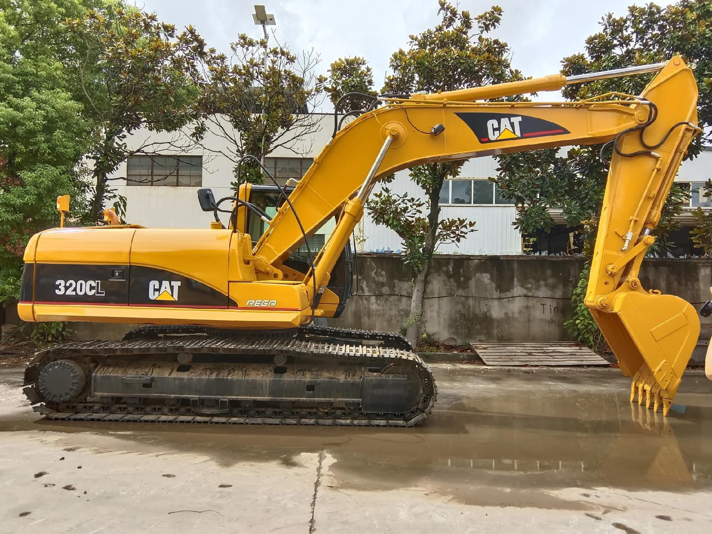 Used Caterpillar 320CL Excavator for Sale front view