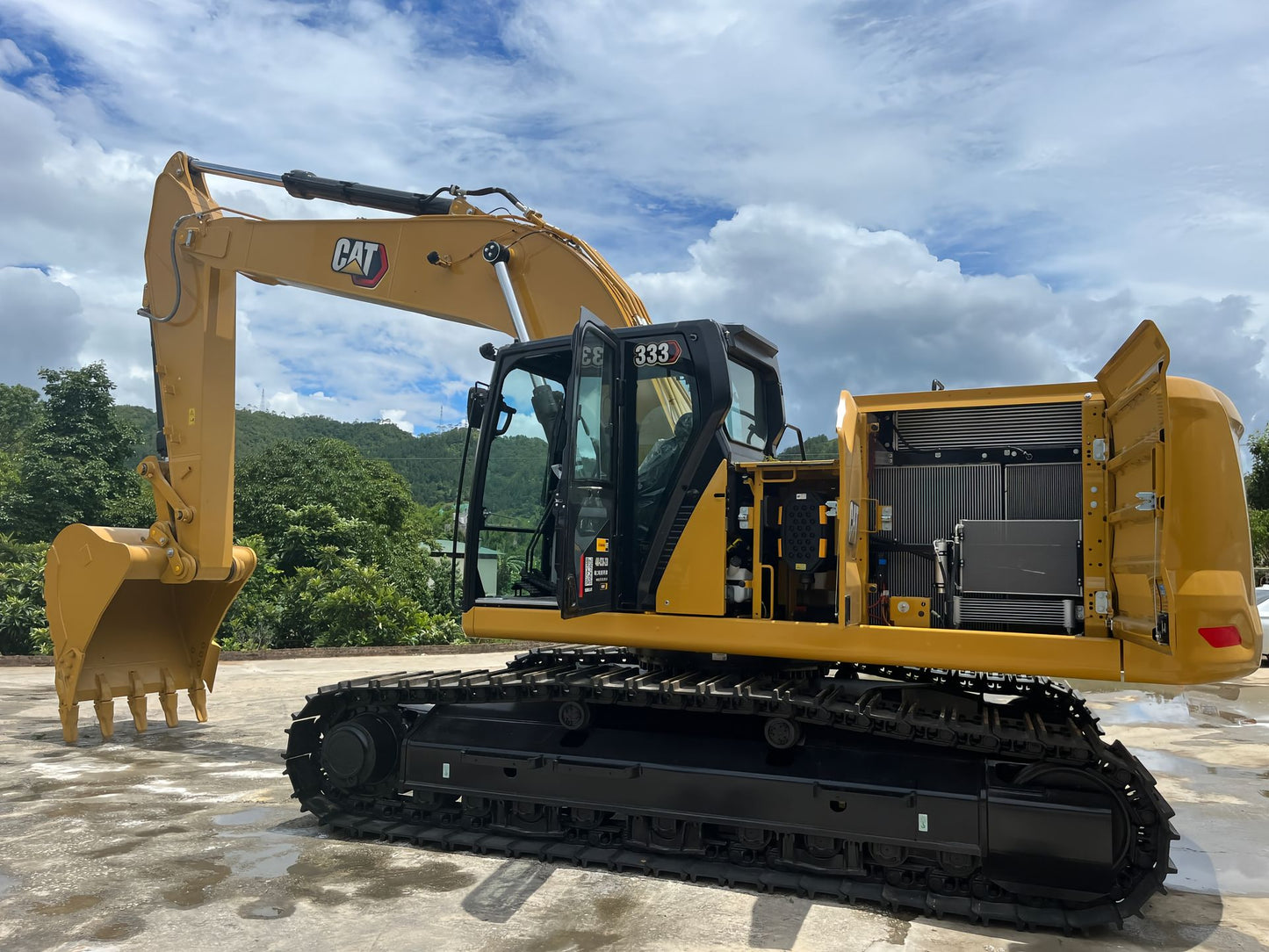 Used Caterpillar 333 Excavator for Sale front view