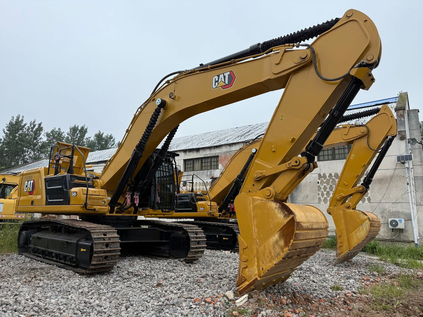 Used Caterpillar 345 Excavator for Sale rear side view