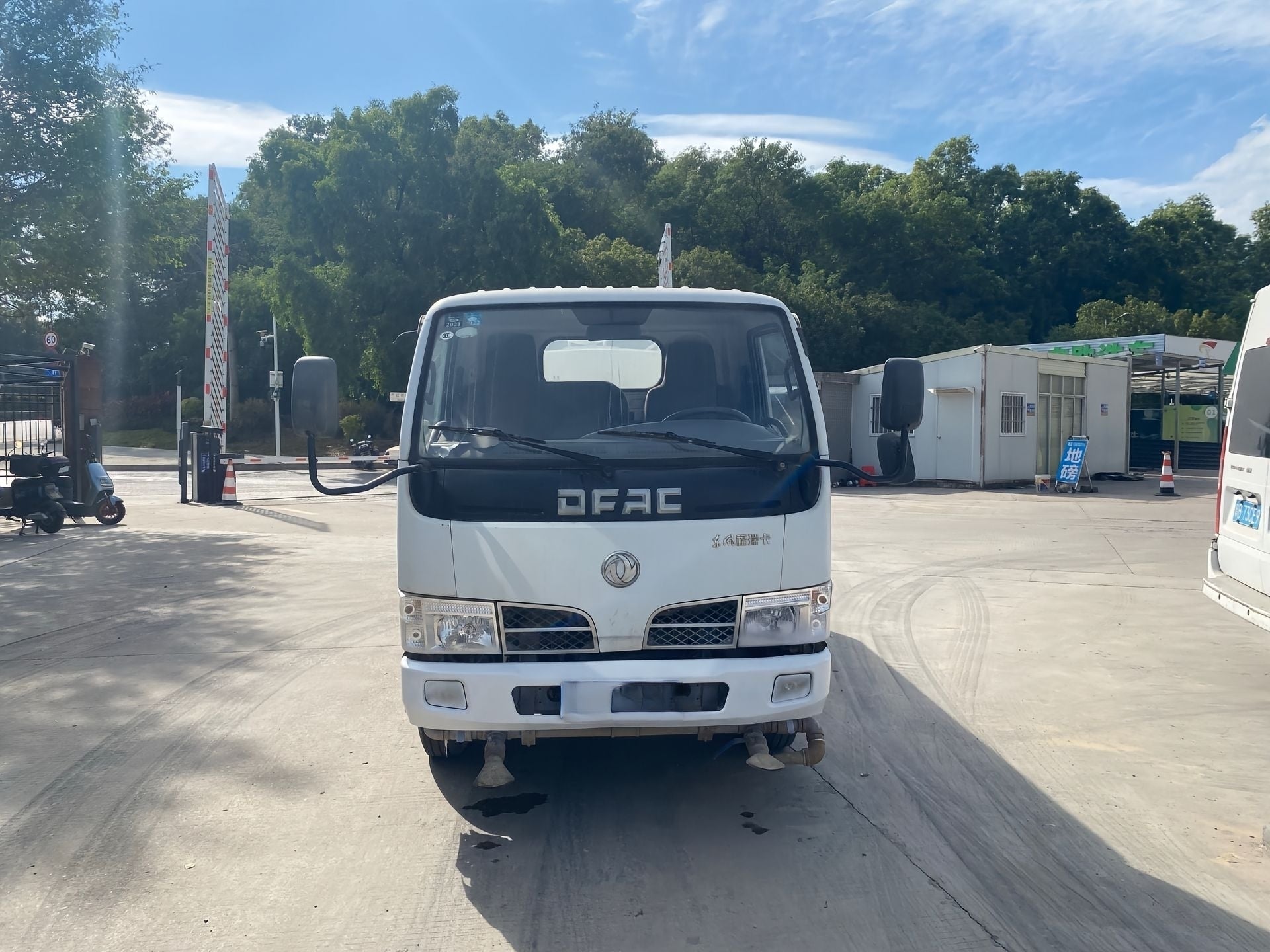 Used Dongfeng DFAC KINLAND 5CBM Water Sprinkler Truck for Sale - Alternative Stock detail view