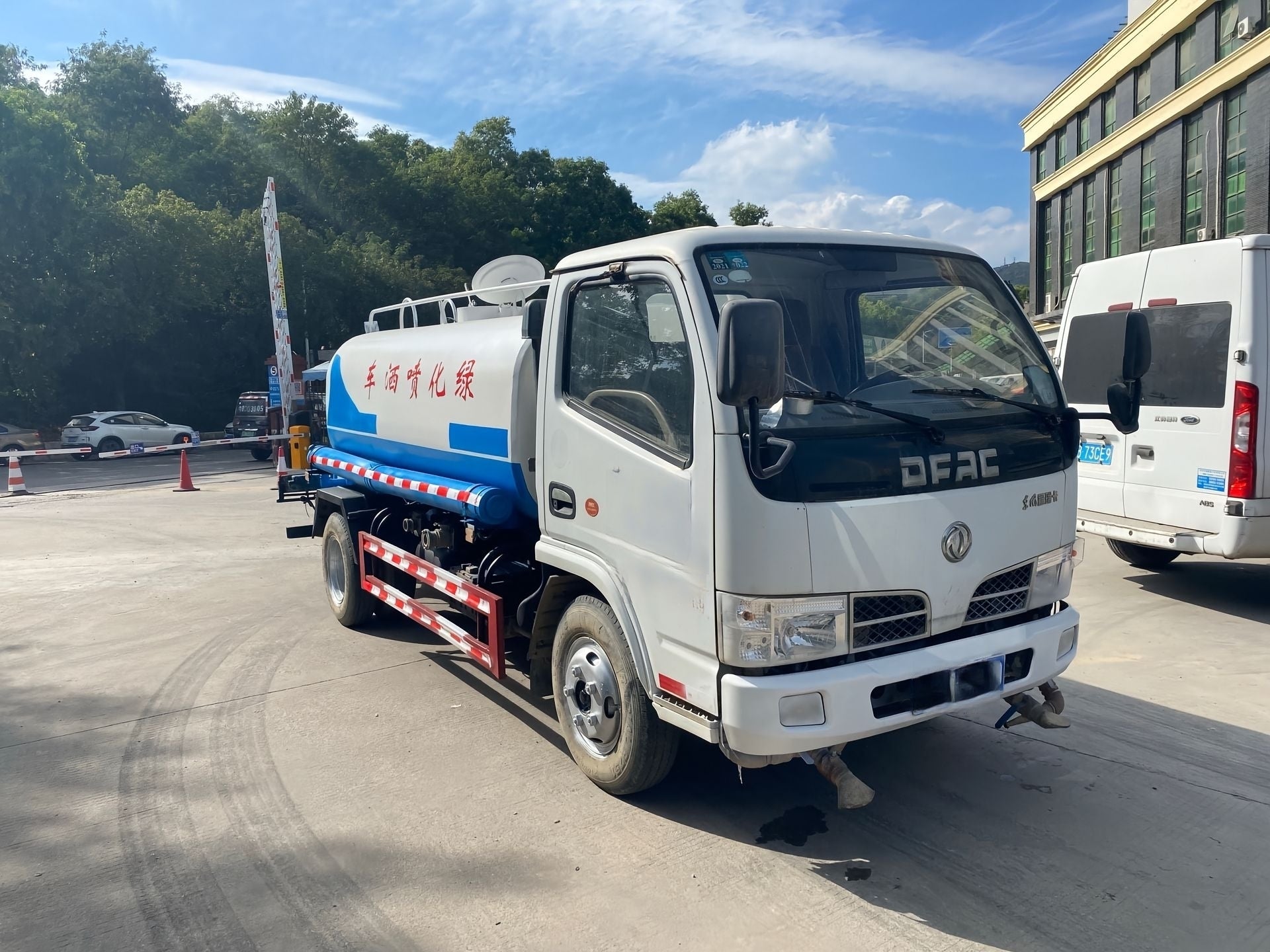 Used Dongfeng DFAC KINLAND 5CBM Water Sprinkler Truck for Sale - Alternative Stock detail view