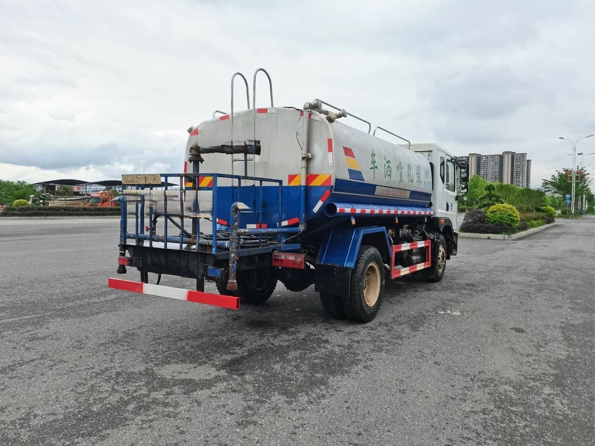 Used Dongfeng DFAC D9 12CBM Water Sprinkler Truck for Sale rear side view