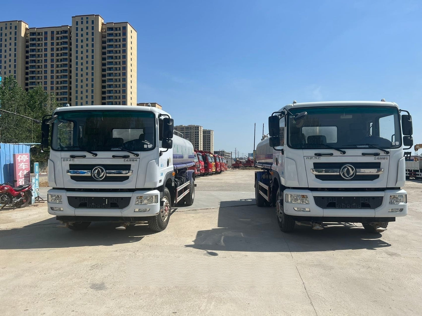 Used Dongfeng DFAC D9 Water Sprinkler Truck for Sale front view