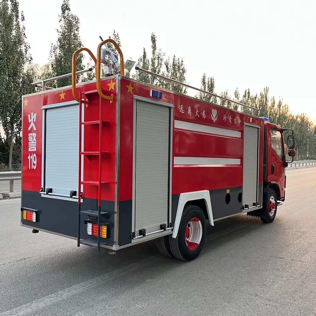 Used Yuejin Small Water Tank Fire Truck