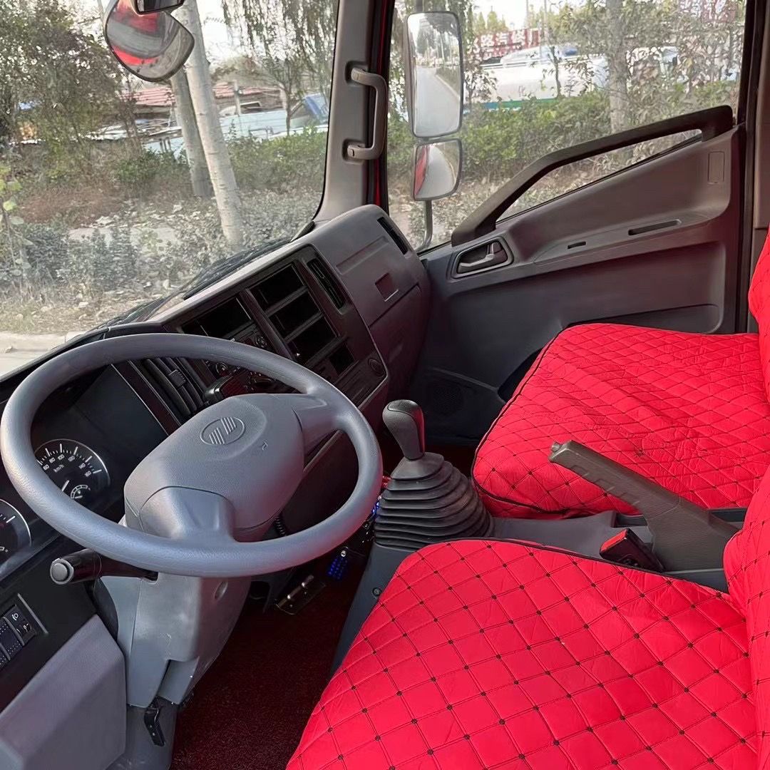 Used Yuejin Small Water Tank Fire Truck