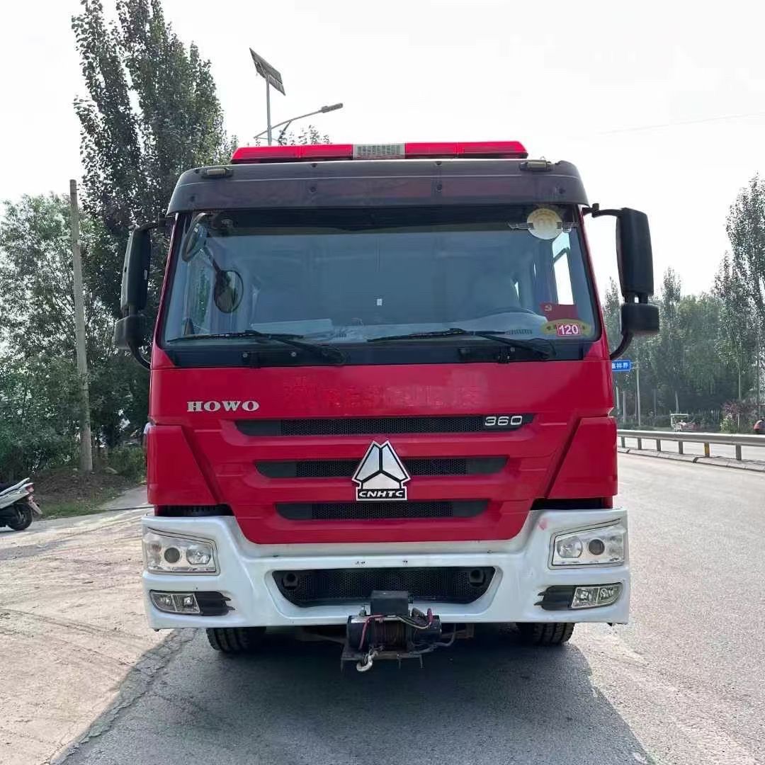 Used SINOTRUK HOWO Double Cab Water Tank Fire Truck