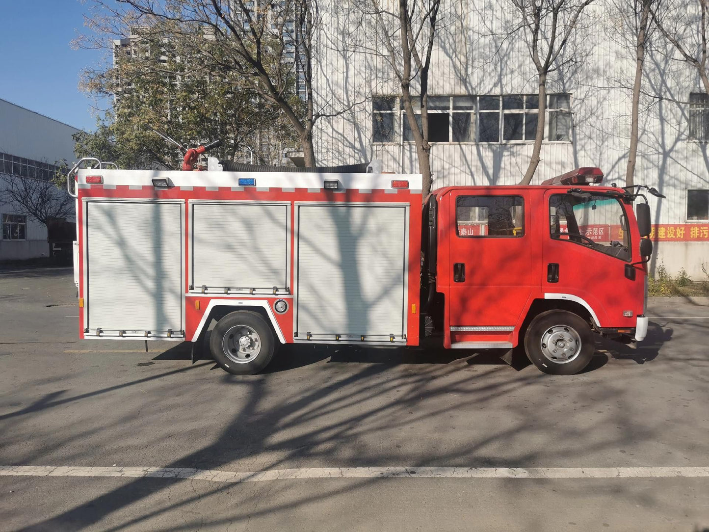 Used ISUZU ELF Double Cab Water Tank Fire Truck