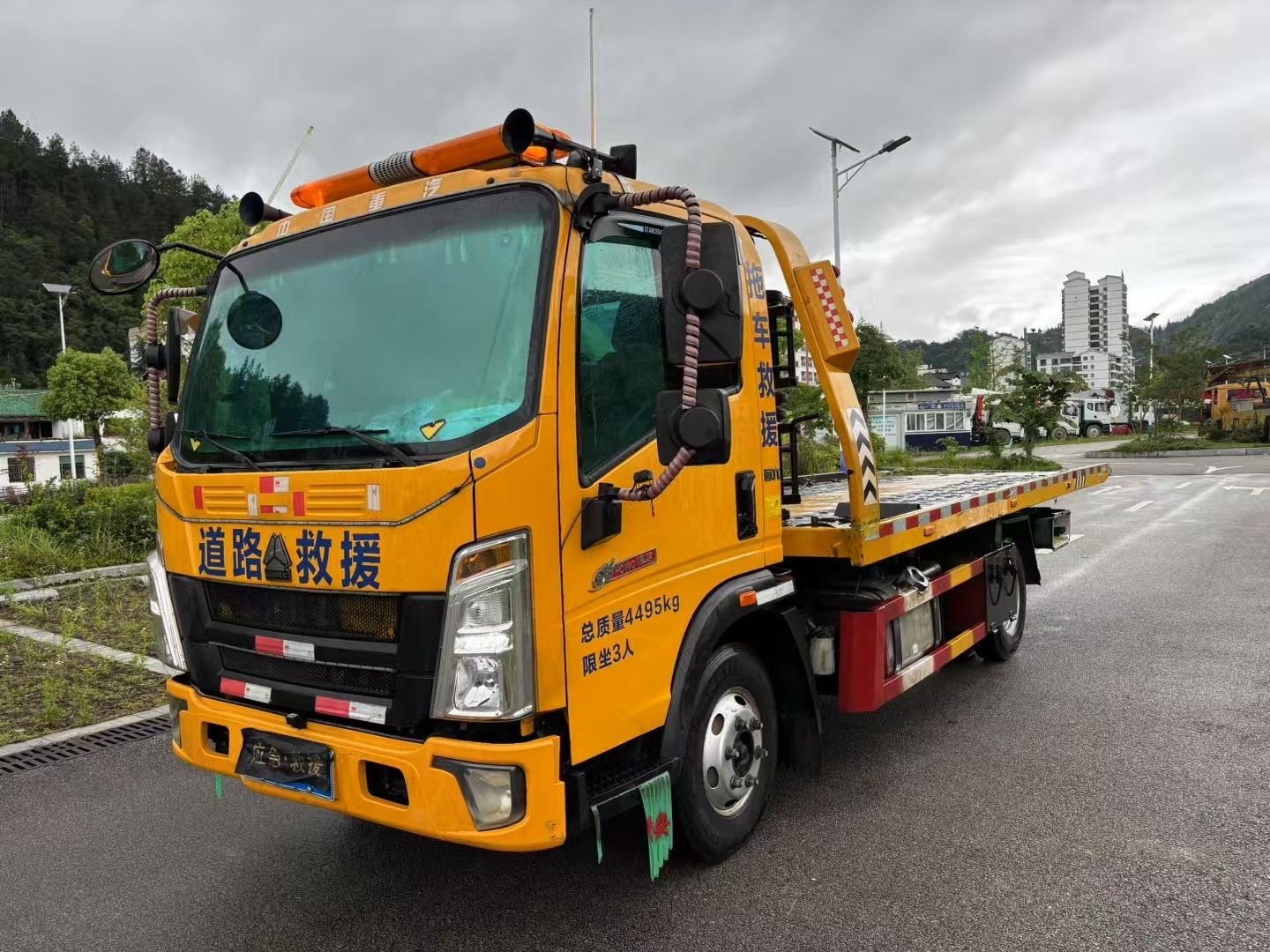 Used HOWO Light Flatbed Wrecker