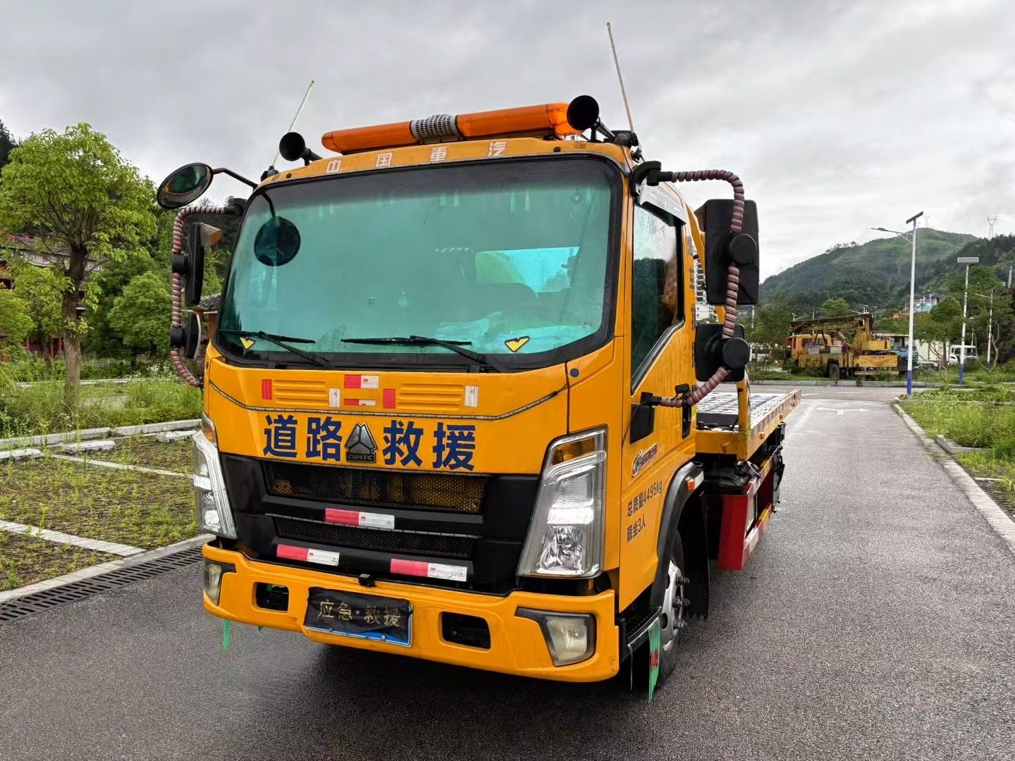 Used HOWO Light Flatbed Wrecker