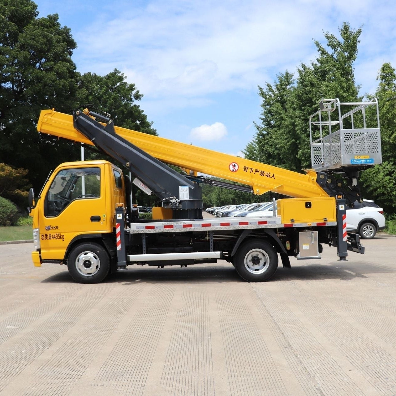 Used ISUZU ELF 120HP 28m Aerial Working Platform Truck