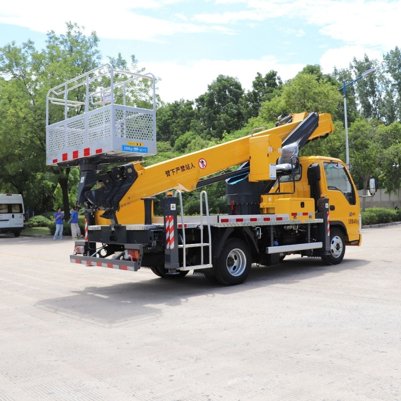 Used ISUZU ELF 120HP 28m Aerial Working Platform Truck