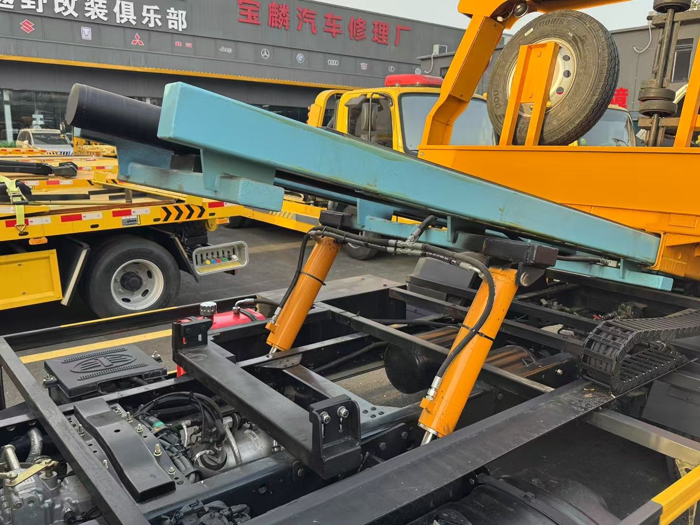 Used FAW Tiger V Flatbed Wrecker