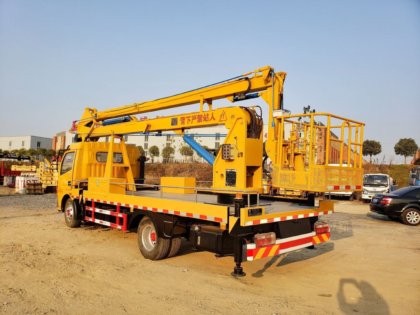 Used Dongfeng 18M ARTICULATED BOOM Aerial Work Platform Truck for Sale detail view