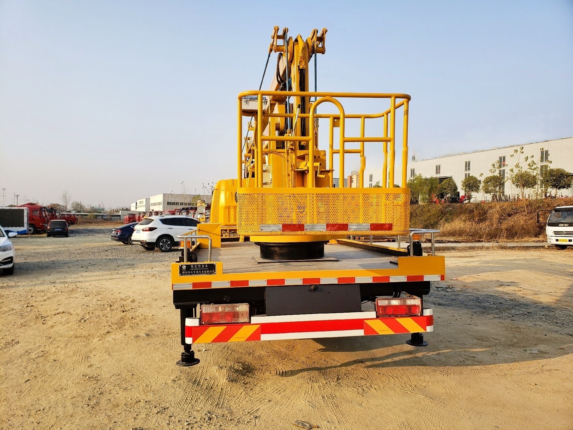 Used Dongfeng 18M ARTICULATED BOOM Aerial Work Platform Truck for Sale detail view