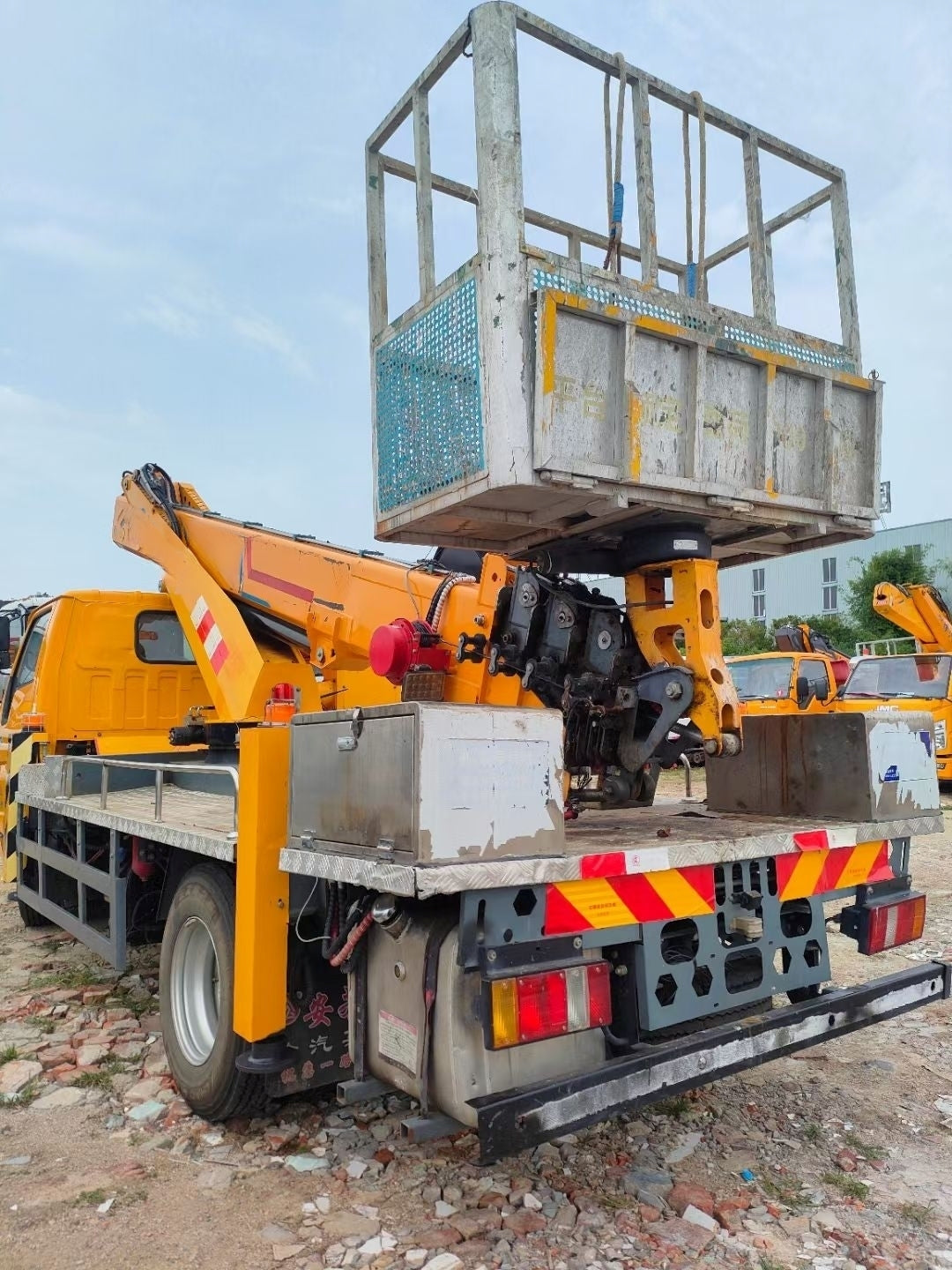 Used JMC 115HP 27m Aerial Work Platform Truck