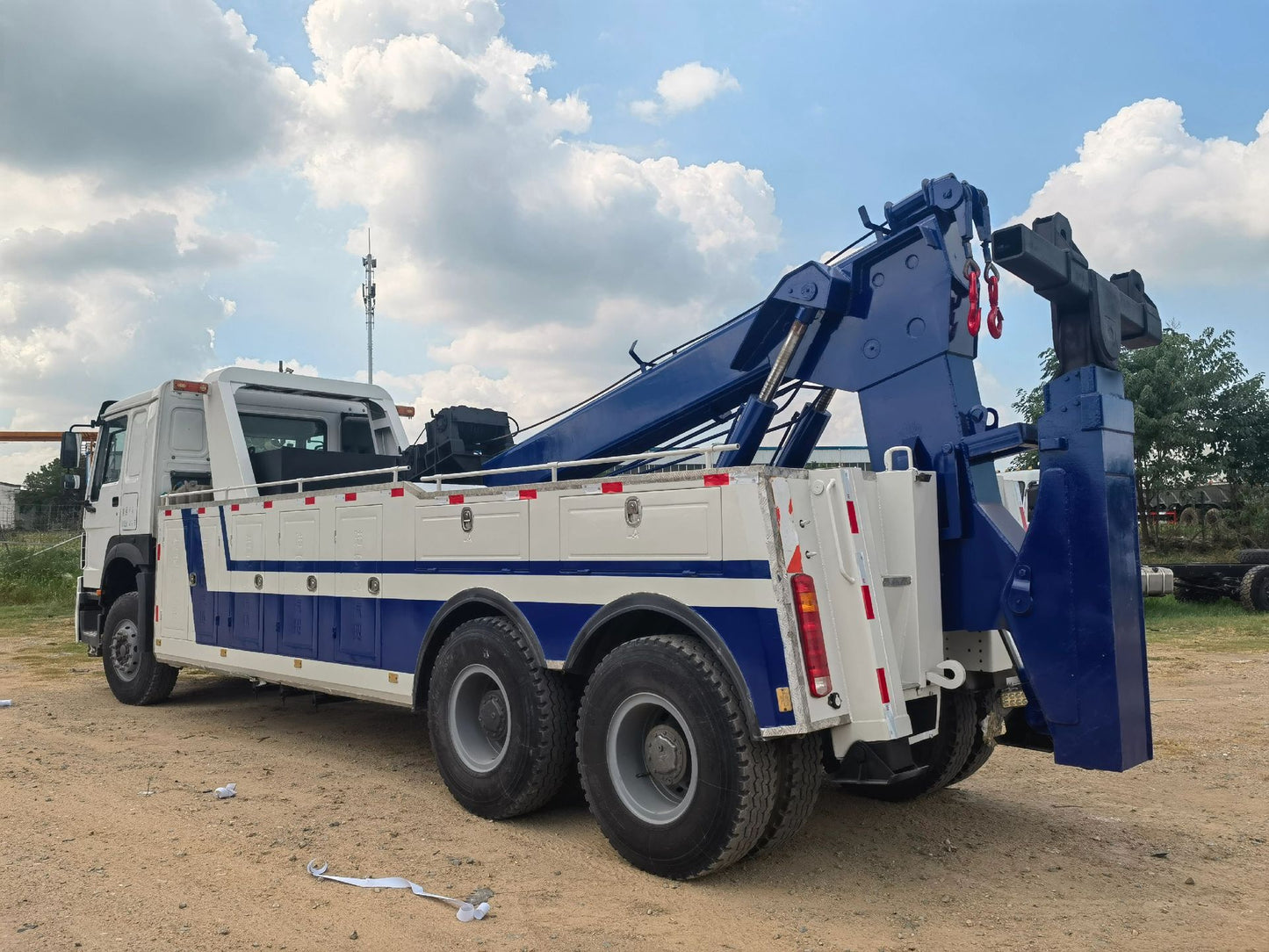 Used SINOTRUK HOWO 6×4 Heavy Duty Integrated Tow Wrecker Truck