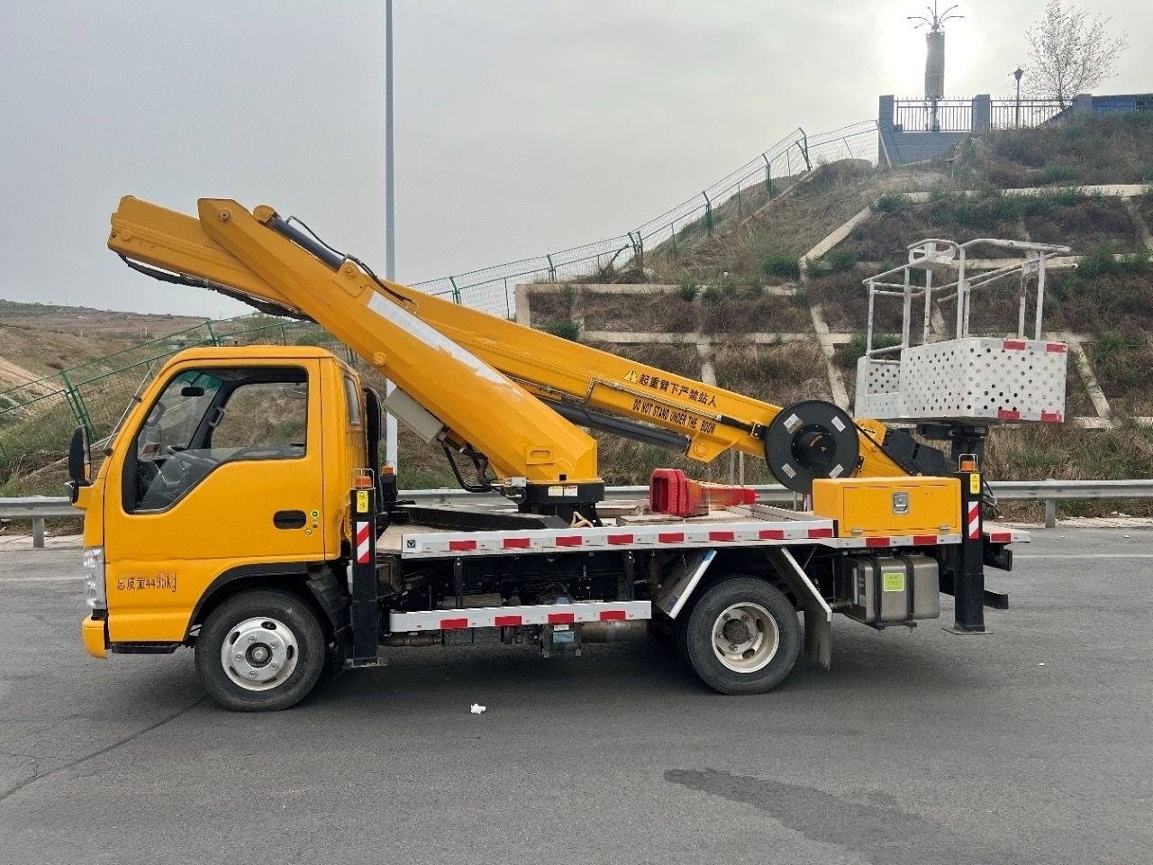 Used ISUZU Double Cab 18m Articulated Boom Aerial Work Platform Truck