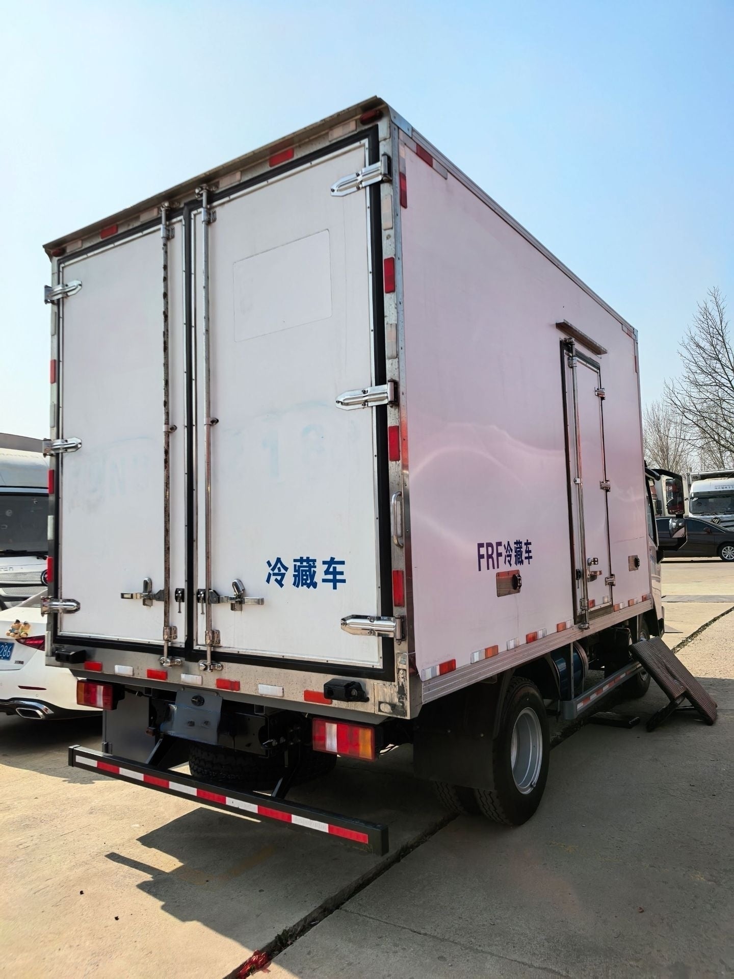 Used HOWO T5 170HP 4.2m YUJI Refrigerated Cargo Truck