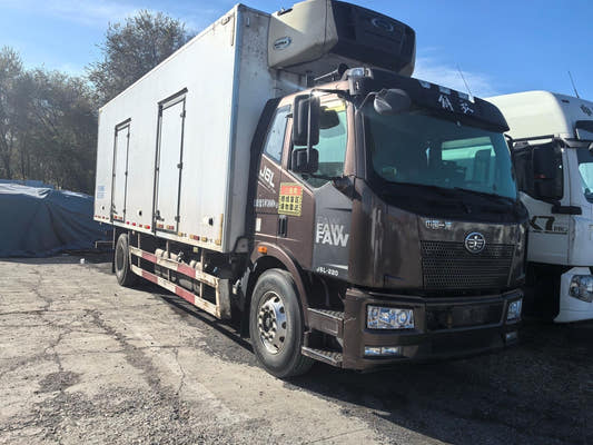 Used FAW 220HP Refrigerated Cargo Truck for Sale rear side view