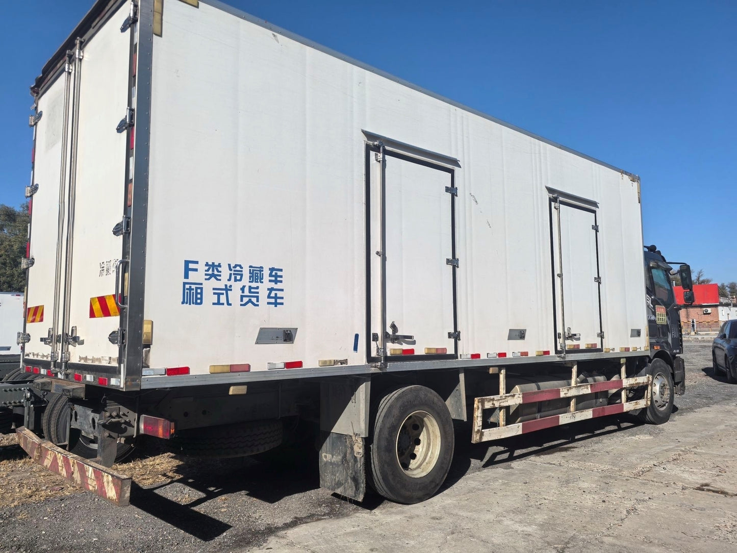 Used FAW J6L 220HP 6.8m Carrier Refrigerated Cargo Truck