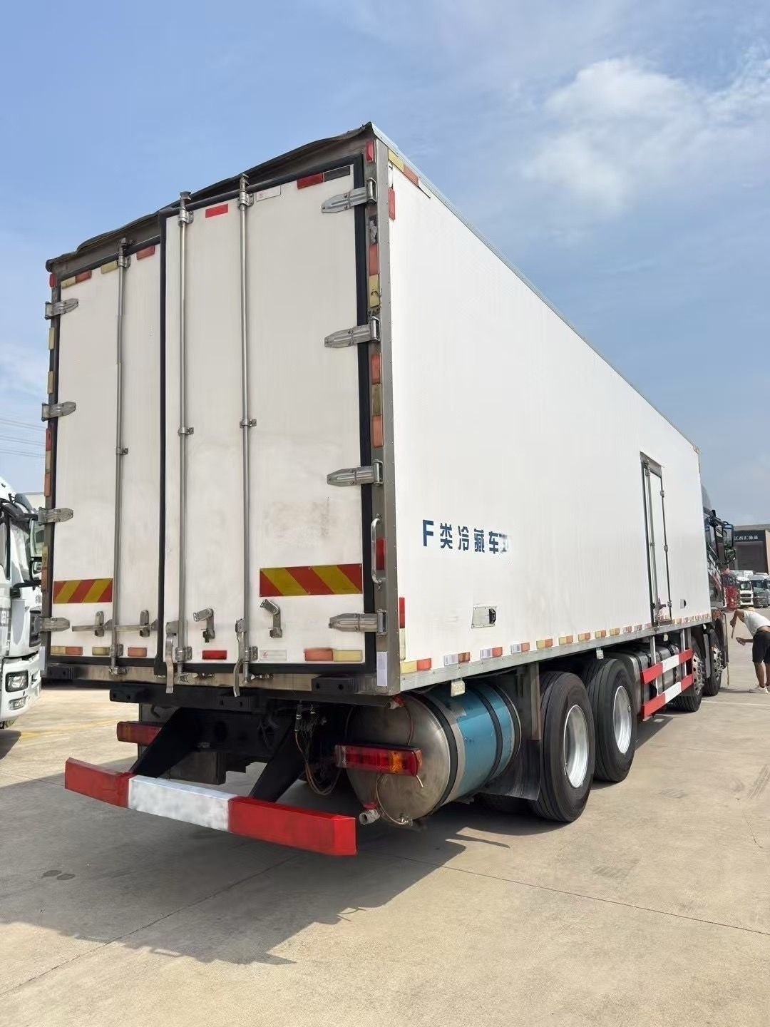 Used FAW JH6 9.6m 8×4 F-Class Heavy Refrigerated Truck