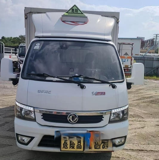 Used Dongfeng 3.4M CLASS9 Hazardous Waste Box Truck for Sale side view