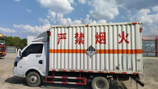 Used Dongfeng 3.4M CLASS9 Hazardous Waste Box Truck for Sale rear side view