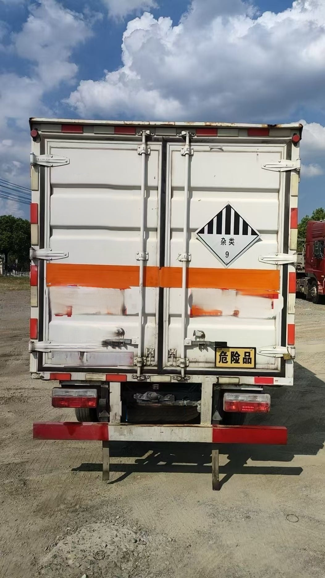 Used Dongfeng 3.4M CLASS9 Hazardous Waste Box Truck for Sale detail view