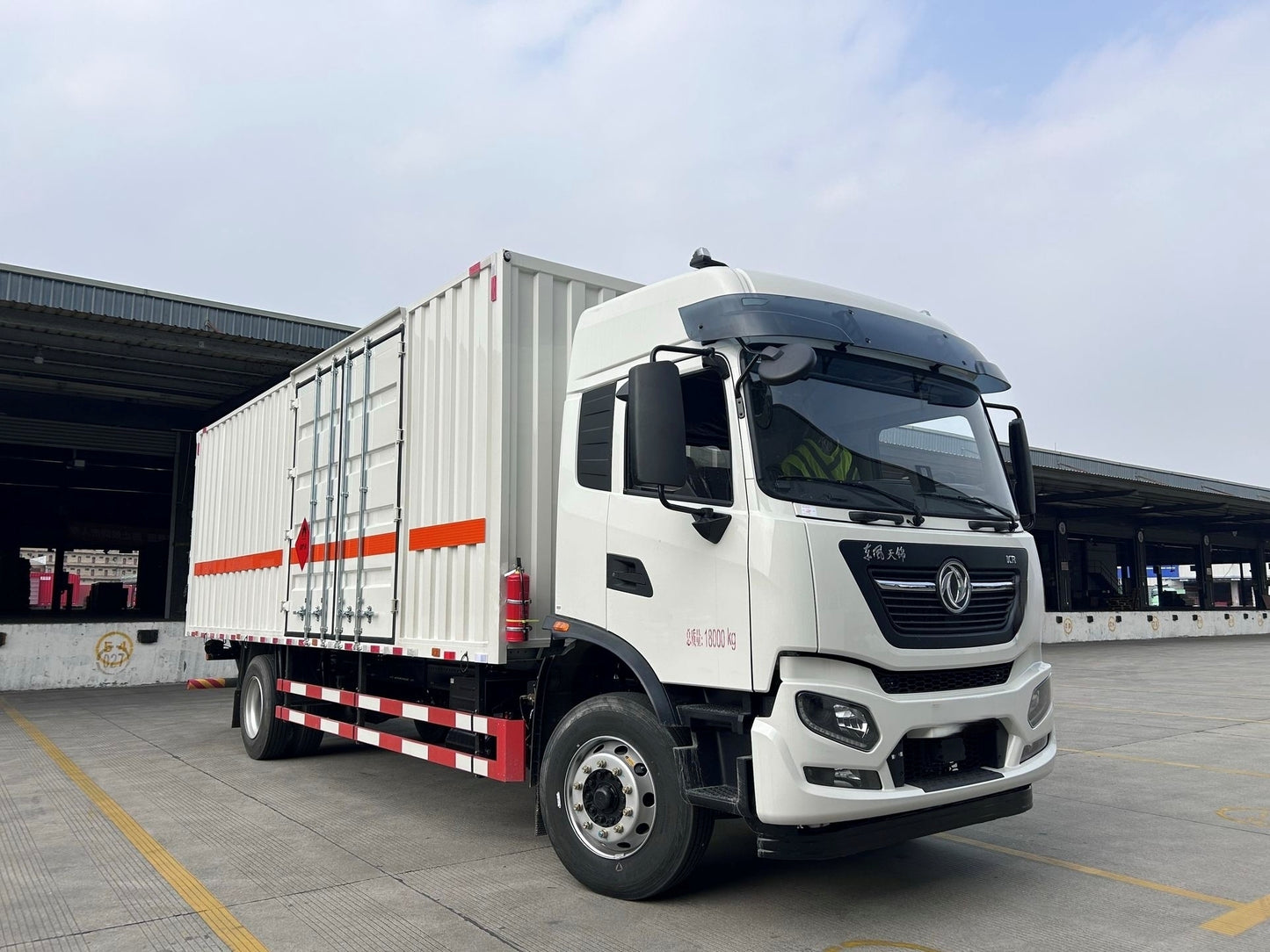 Used Dongfeng TIANJIN KR 6.8M Hazardous Goods Box Truck for Sale rear side view