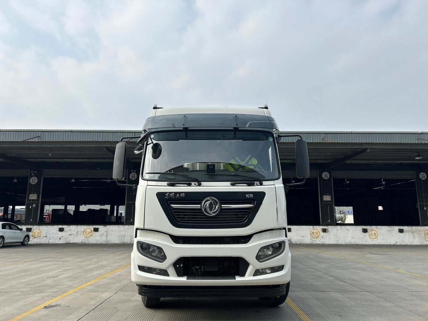 Used Dongfeng TIANJIN KR 6.8M Hazardous Goods Box Truck for Sale front view
