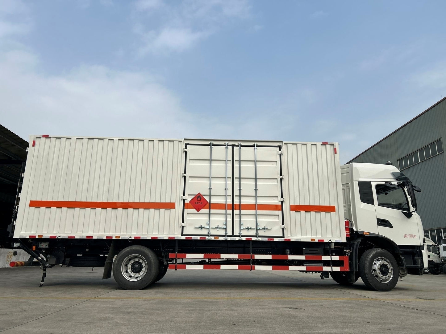 Used Dongfeng TIANJIN KR 6.8M Hazardous Goods Box Truck for Sale detail view