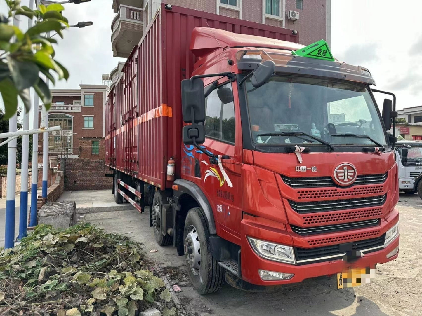 Used FAW LONG V 2.0 260HP 6.8m Explosive Materials Hazardous Cargo Truck