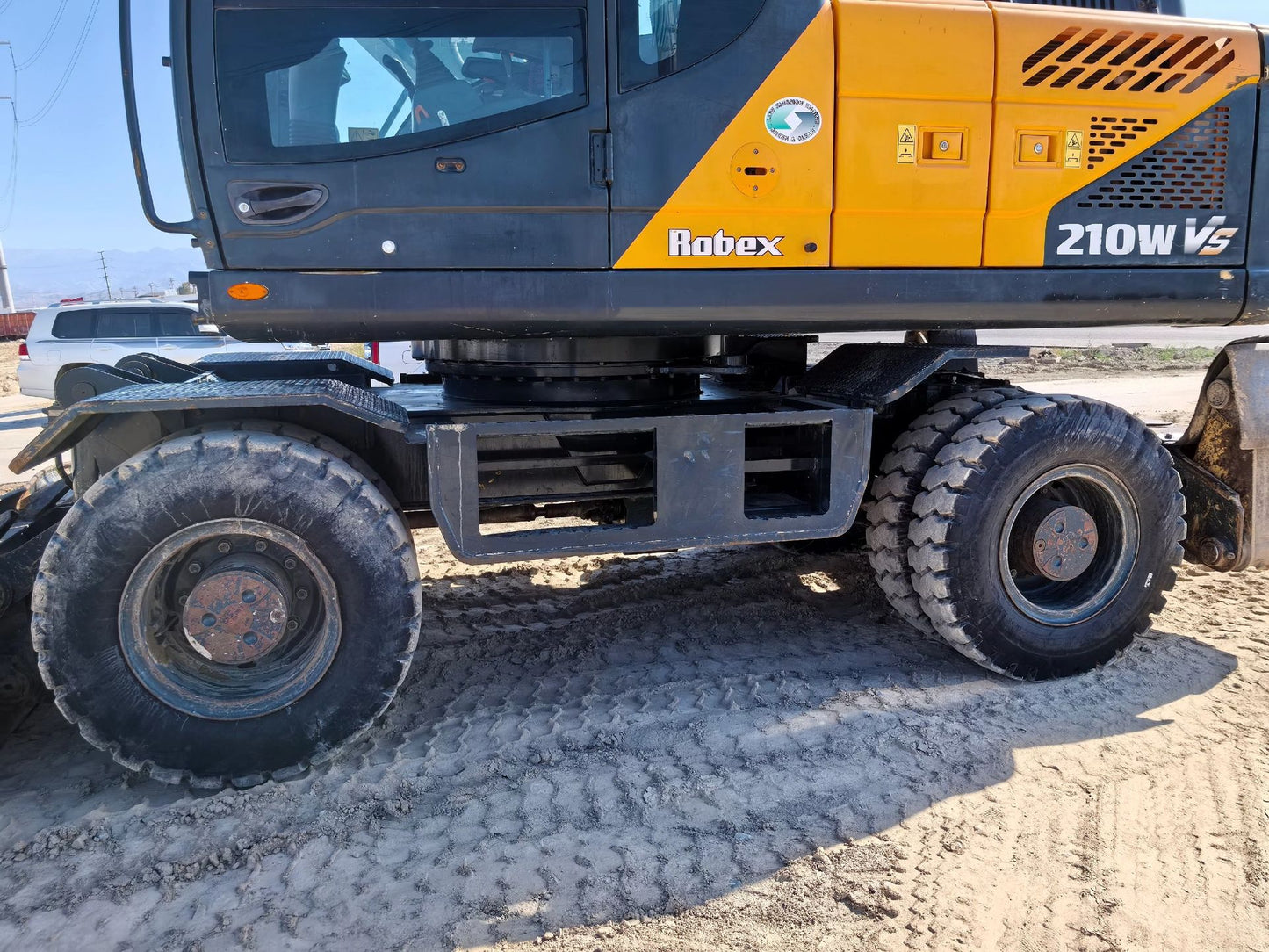 USED HYUNDAI R210WVS