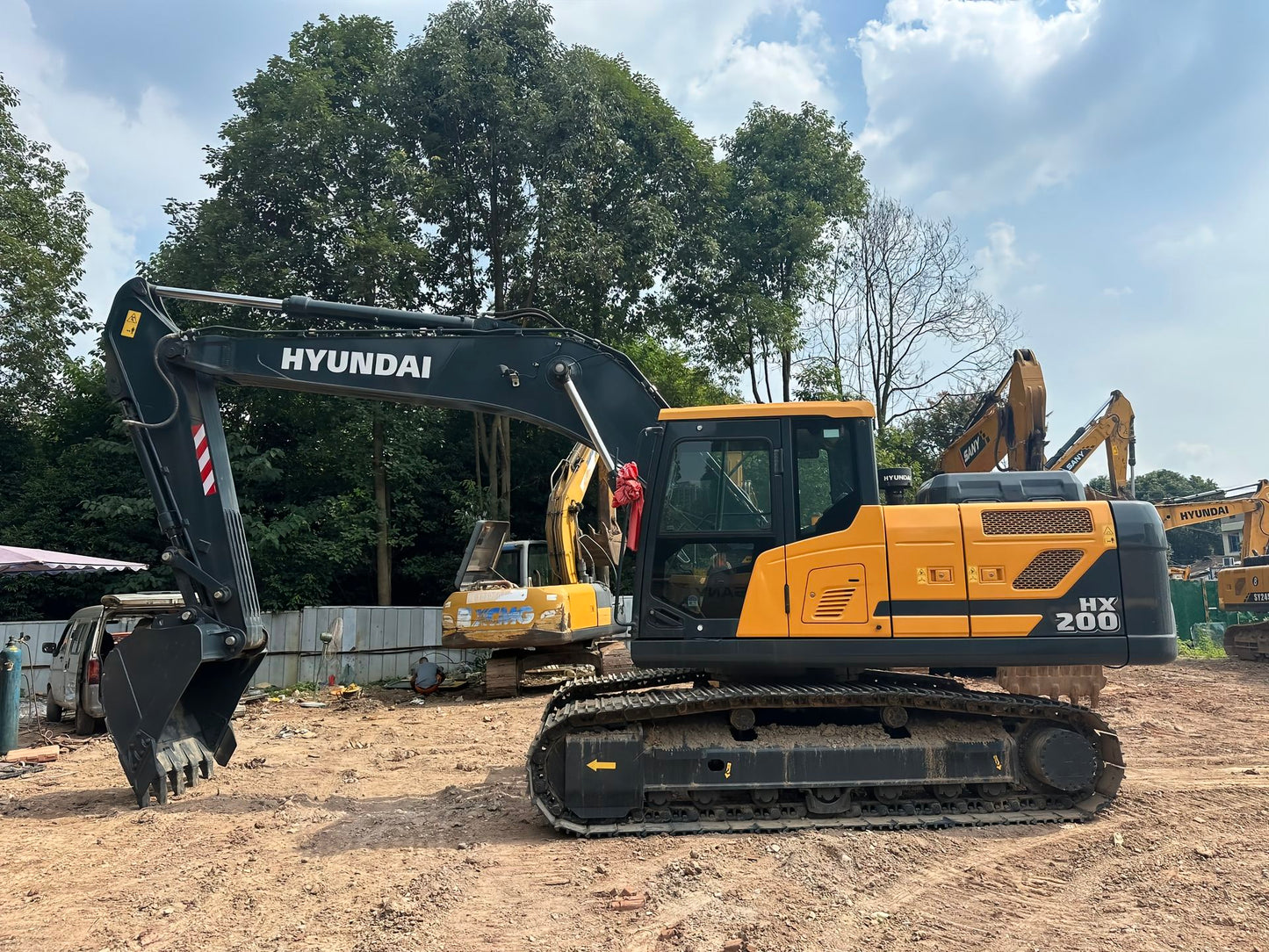 USED HYUNDAI HX200