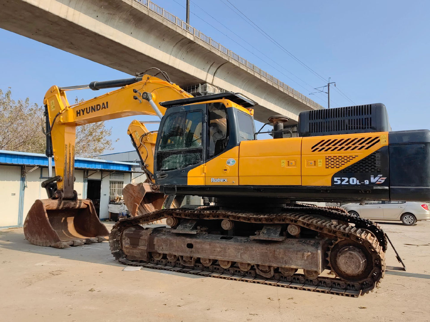 USED HYUNDAI 520L-9VS
