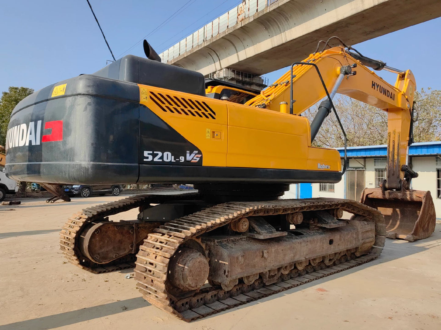 USED HYUNDAI 520L-9VS