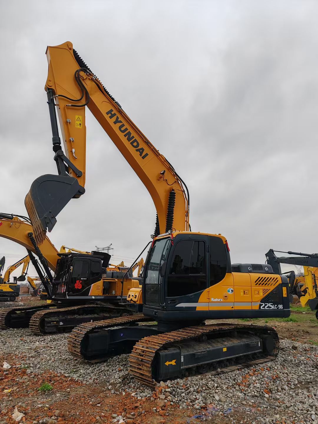 USED HYUNDAI R225LC-9S
