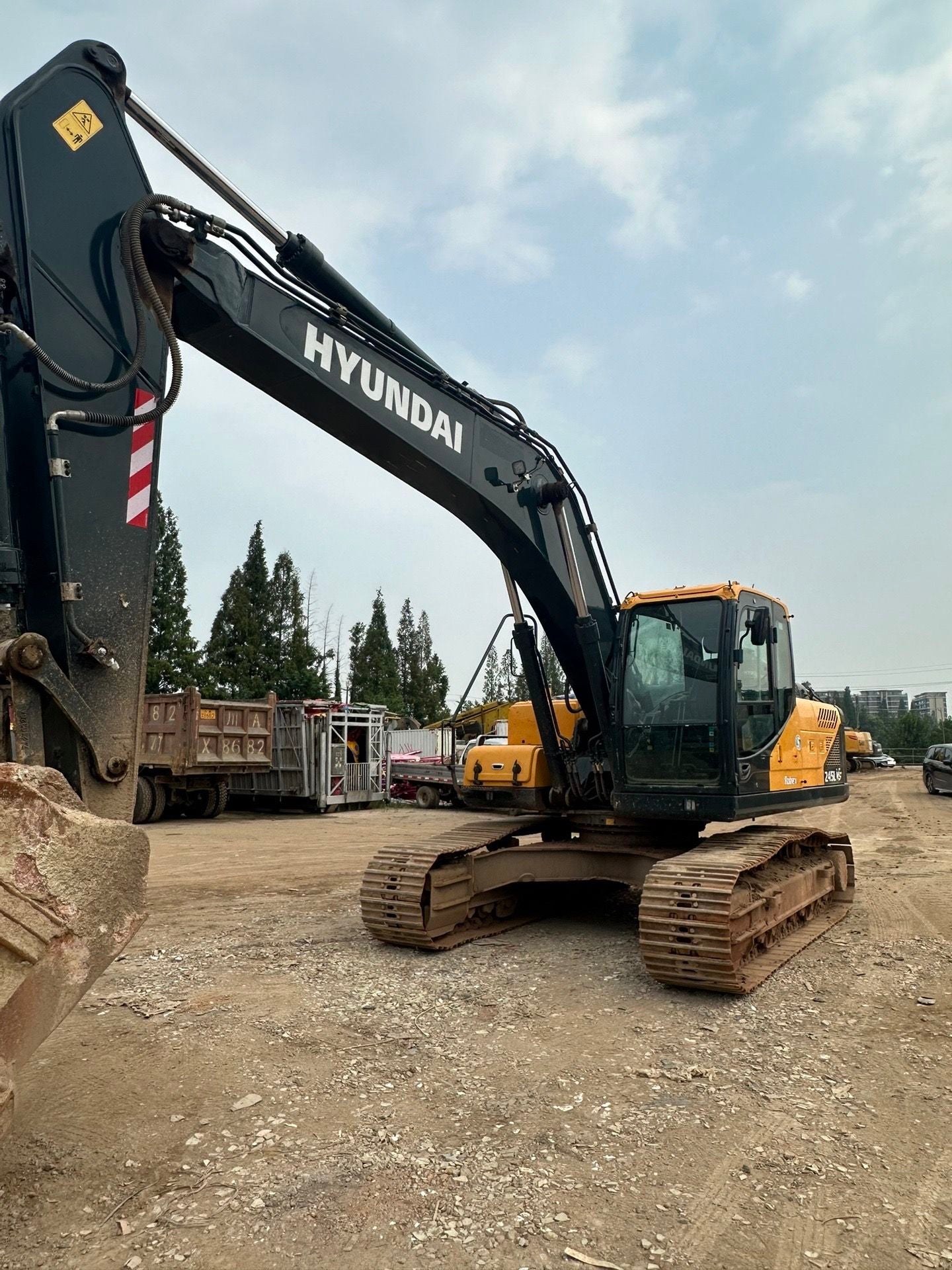 USED HYUNDAI R245LVS