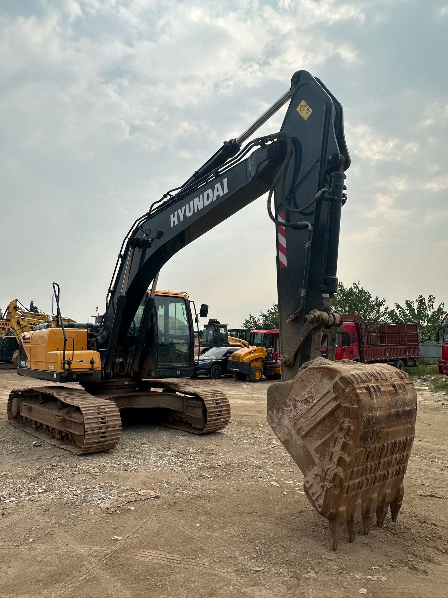 USED HYUNDAI R245LVS