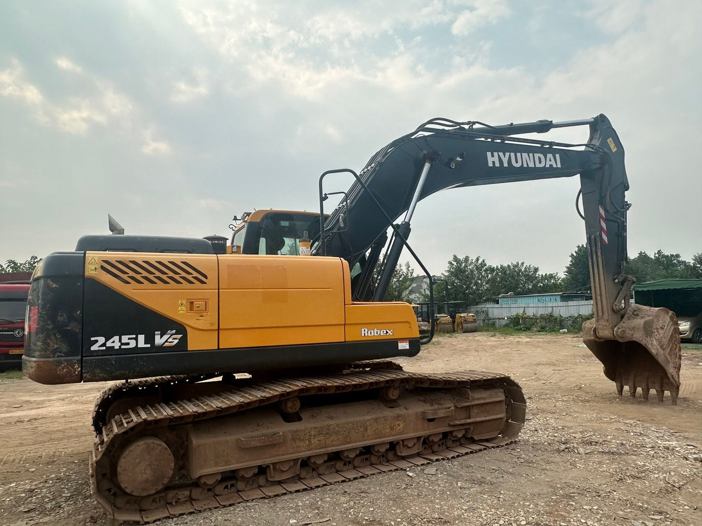 USED HYUNDAI R245LVS
