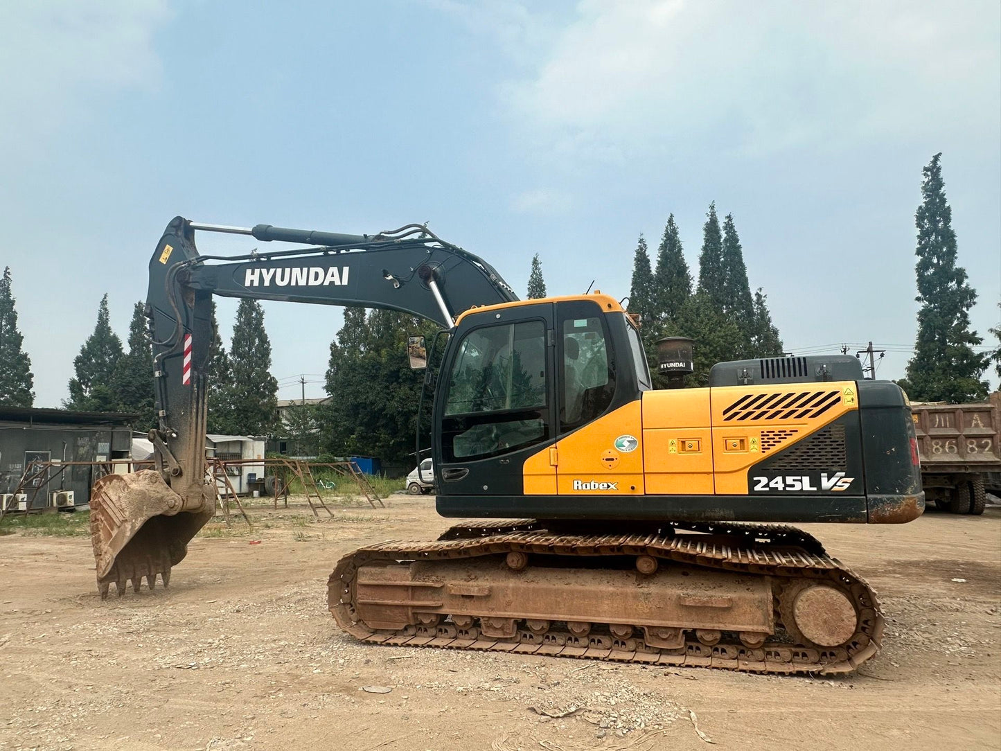 USED HYUNDAI R245LVS