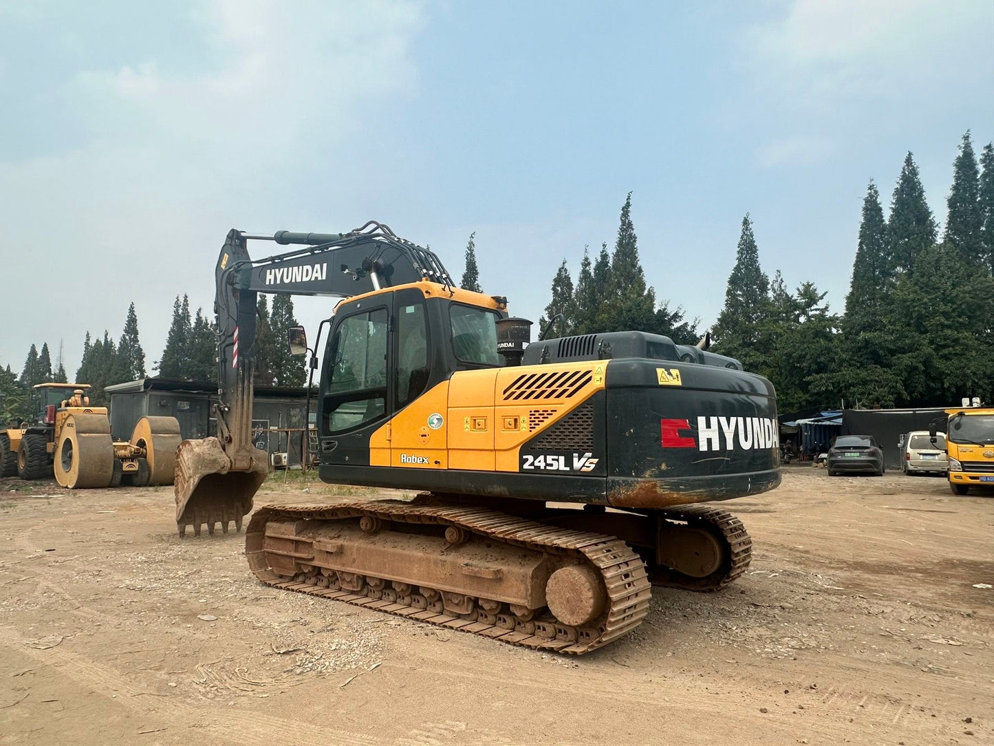 USED HYUNDAI R245LVS