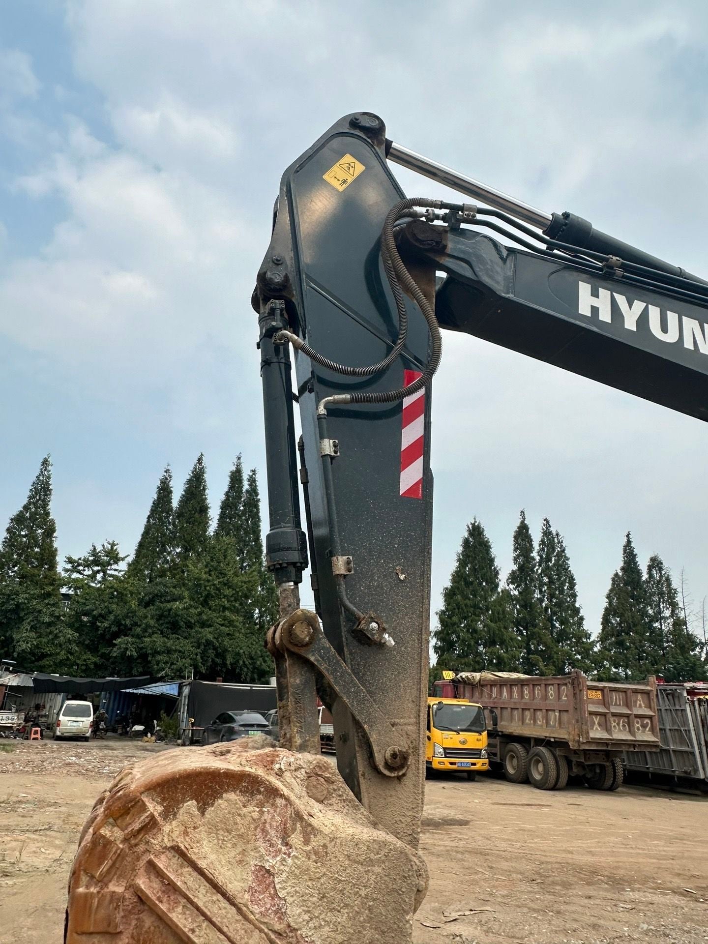 USED HYUNDAI R245LVS